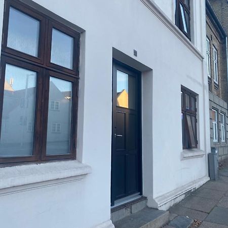 En Lille Hel Lejlighed I Midtbyen - Centralt, Hyggelig Og Taet Pa Alt! Randers Buitenkant foto